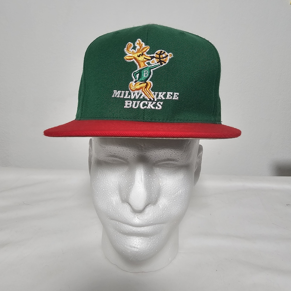 Mitchell & Ness Green and Red Milwaukee Bucks Hat - Preowned